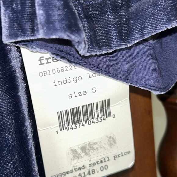 New FREE PEOPLE Adelle Velvet tunic indigo Short Sleeve V Neck Top Size small - Picture 4 of 10
